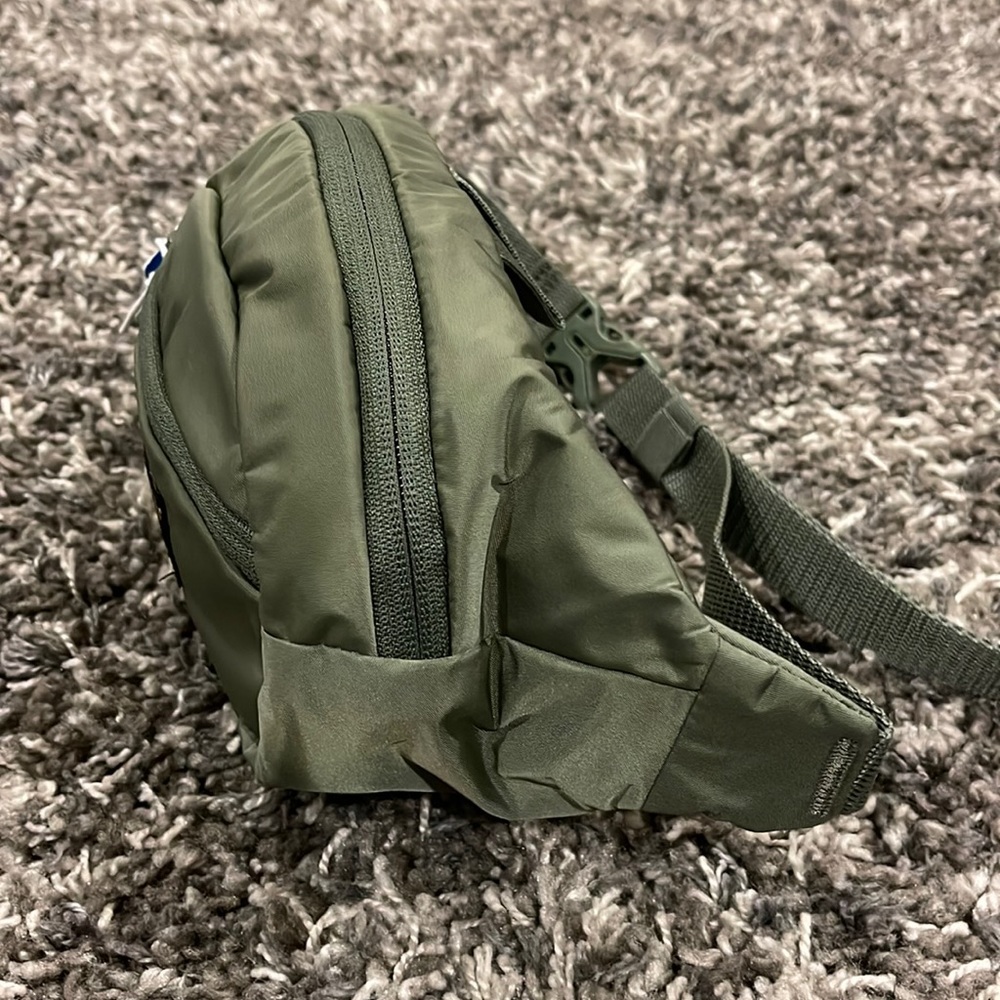 New Adidas Originals National Waist Pack / Crossbody in ( Army, Military Green ) - Picture 7 of 12